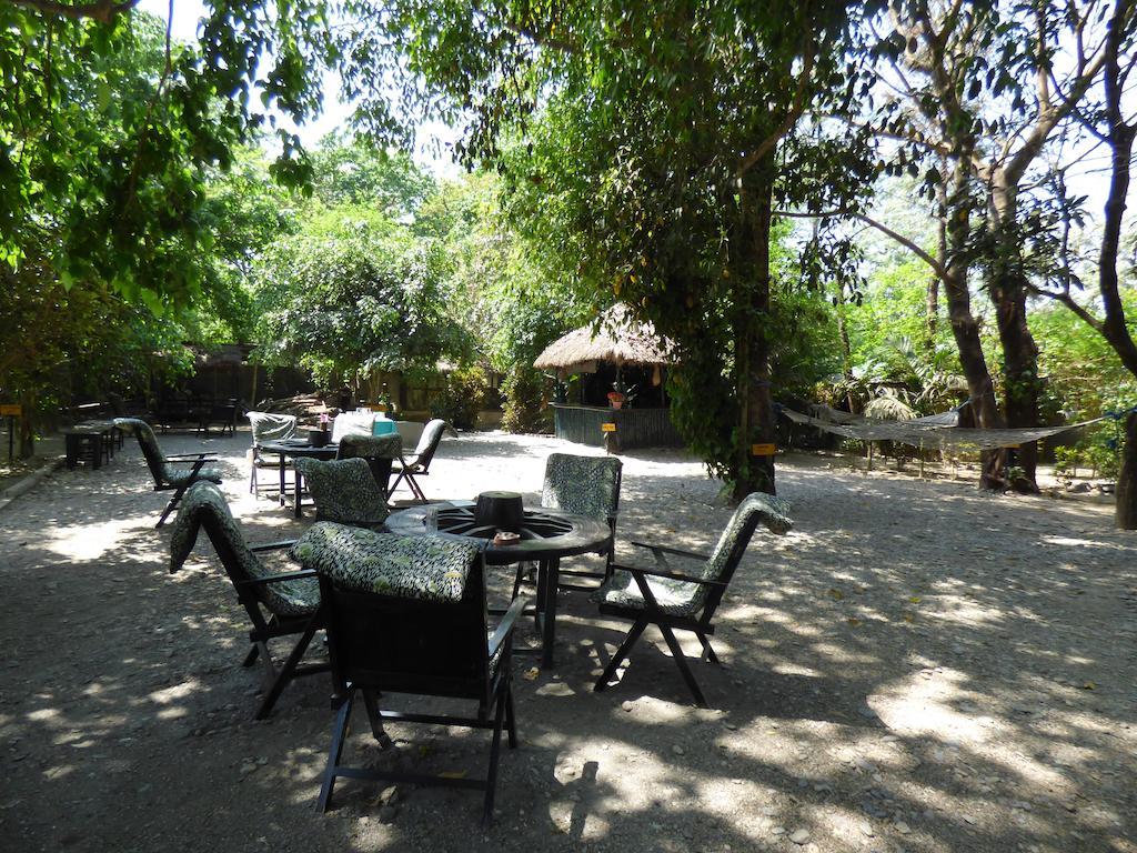 Chitwan Gaida Lodge โซราฮา ภายนอก รูปภาพ
