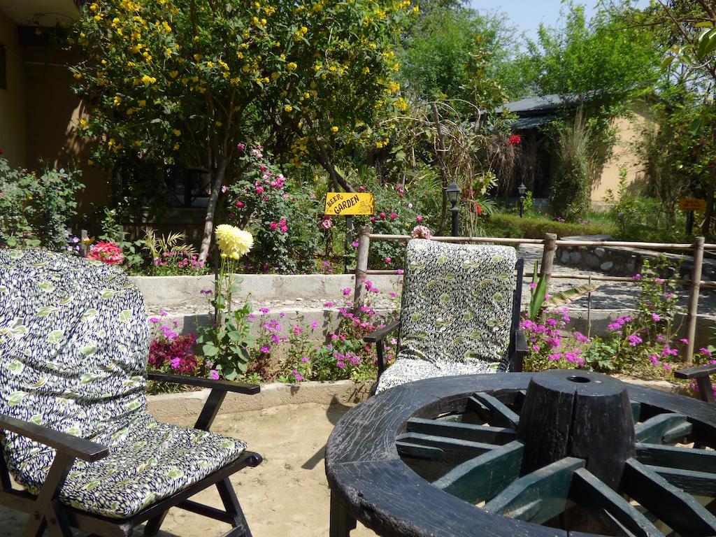 Chitwan Gaida Lodge โซราฮา ภายนอก รูปภาพ