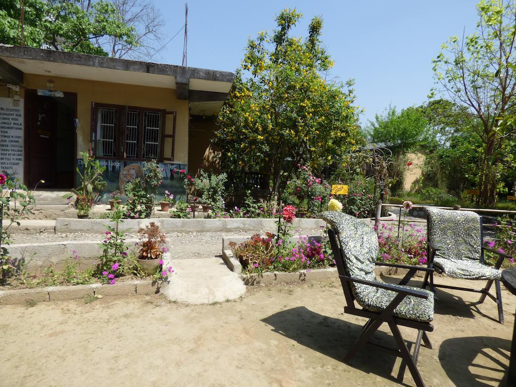 Chitwan Gaida Lodge โซราฮา ภายนอก รูปภาพ