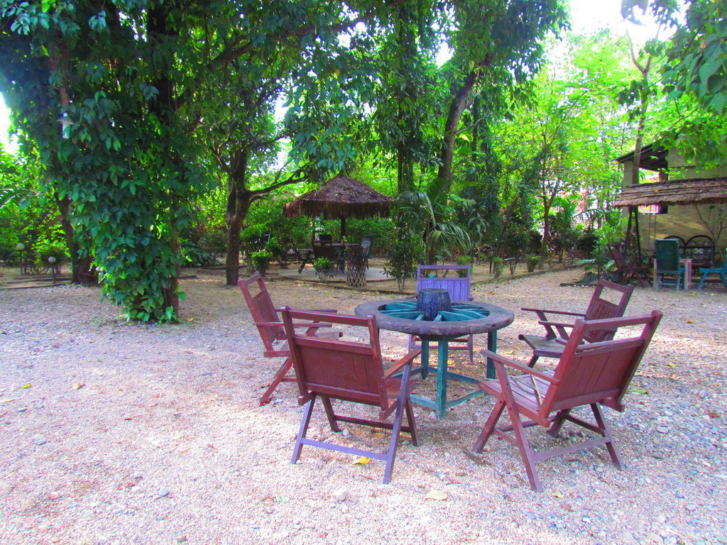 Chitwan Gaida Lodge โซราฮา ภายนอก รูปภาพ