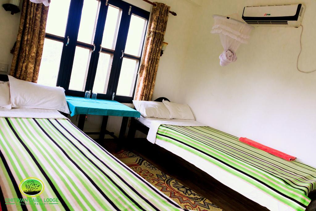 Chitwan Gaida Lodge โซราฮา ภายนอก รูปภาพ